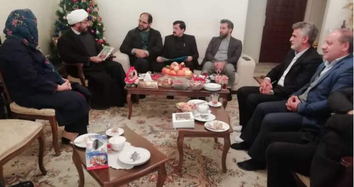 دیدار رئیس مرکز ارتباطات مردمی ریاست جمهوری با خانواده شهید انوشوان عیوضیان